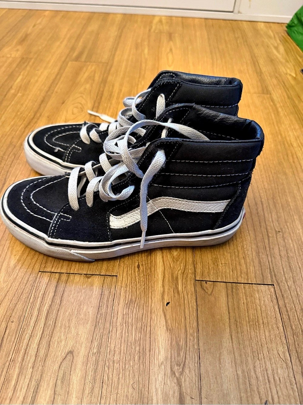 Vans Sk8-Hi Black & White High-Top Sneakers US 5
